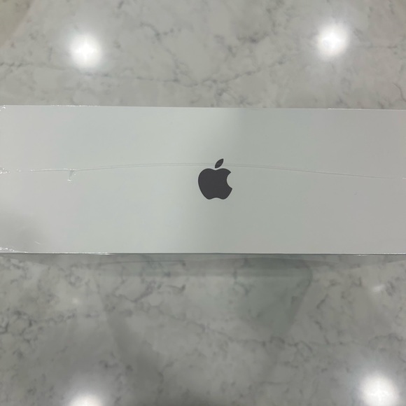 Apple maxes headphones - Picture 4 of 5